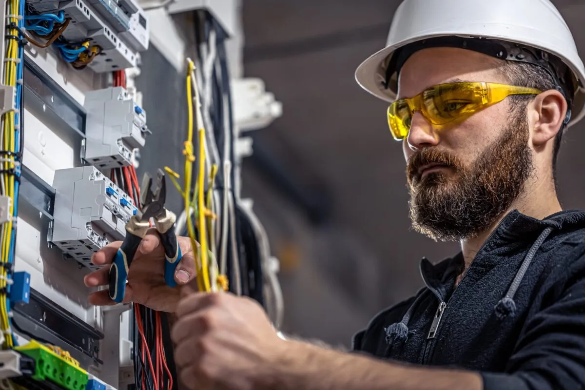 Why Emergency Electrical Services in Dubai Save You from Big Risks